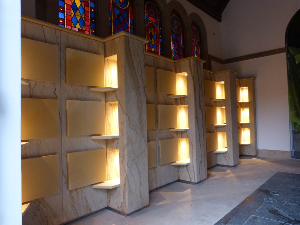 Kolumbarium mit Sandsteinverkleidung V+P Friedhofskonzepte GmbH